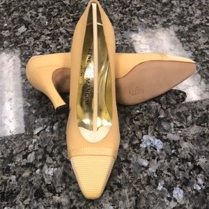 New Rene Mancini heels no box or paperwork